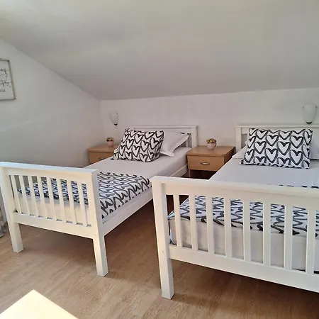 Blue Promenade Apartment *