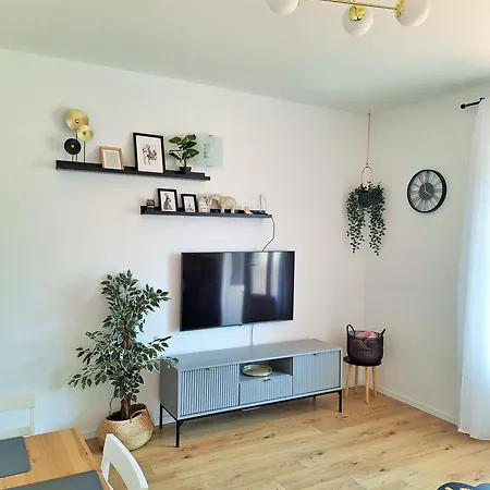 Blue Promenade Apartment *